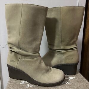 Keen Women's Taupe Akita Leather Pull On Mid Calf Wedge Boots